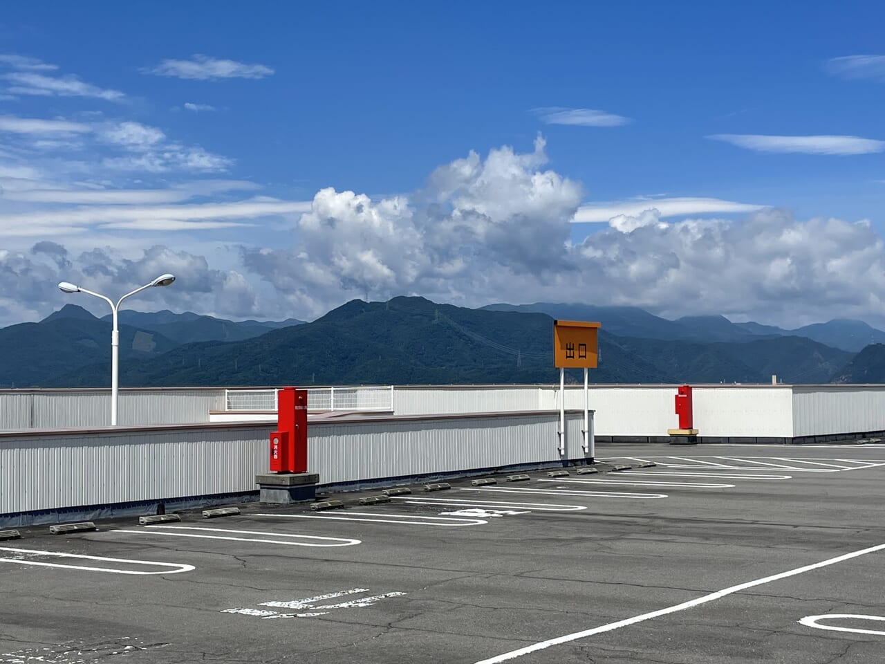 イオン上田の屋上駐車場