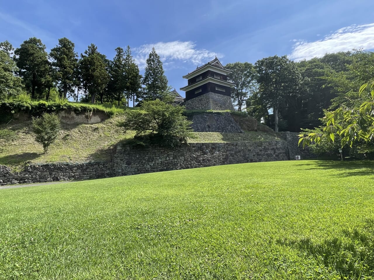 上田城址公園芝生広場