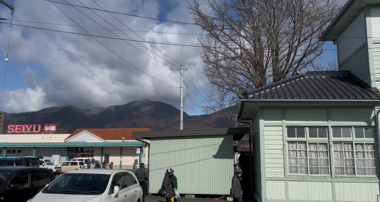 上田蚕種と西友上田東店