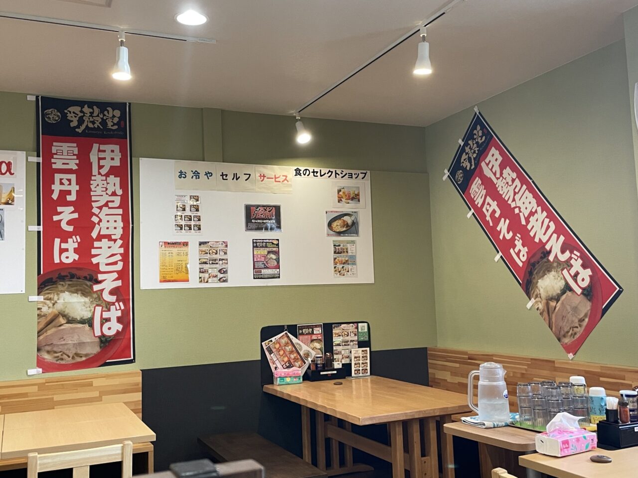 ラーメンカーニバルの店内