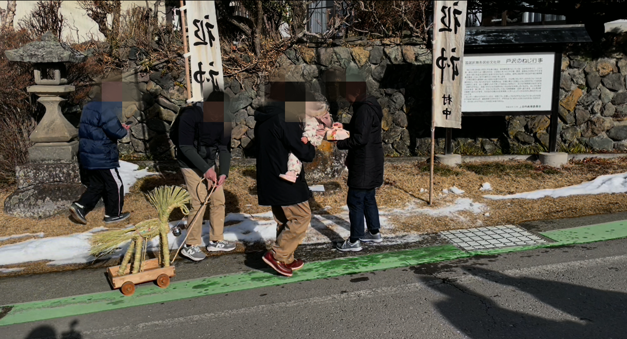 道祖神にお参りする
