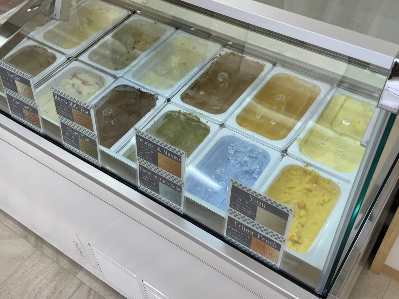 アイスクリームのショーケース