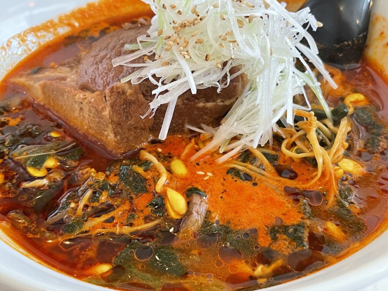 麺とエントのユッケジャン麺