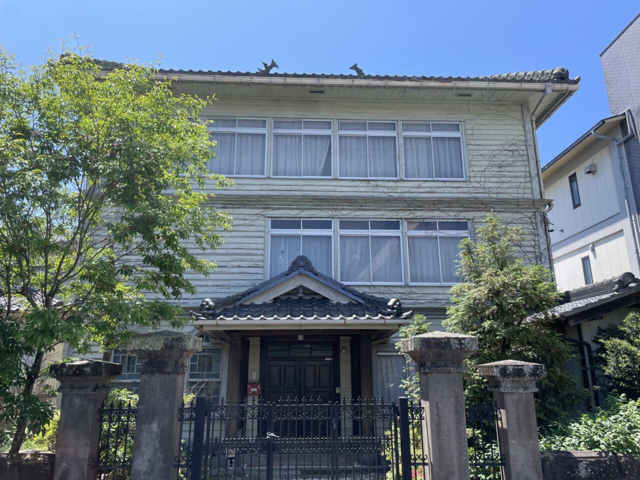 東上館