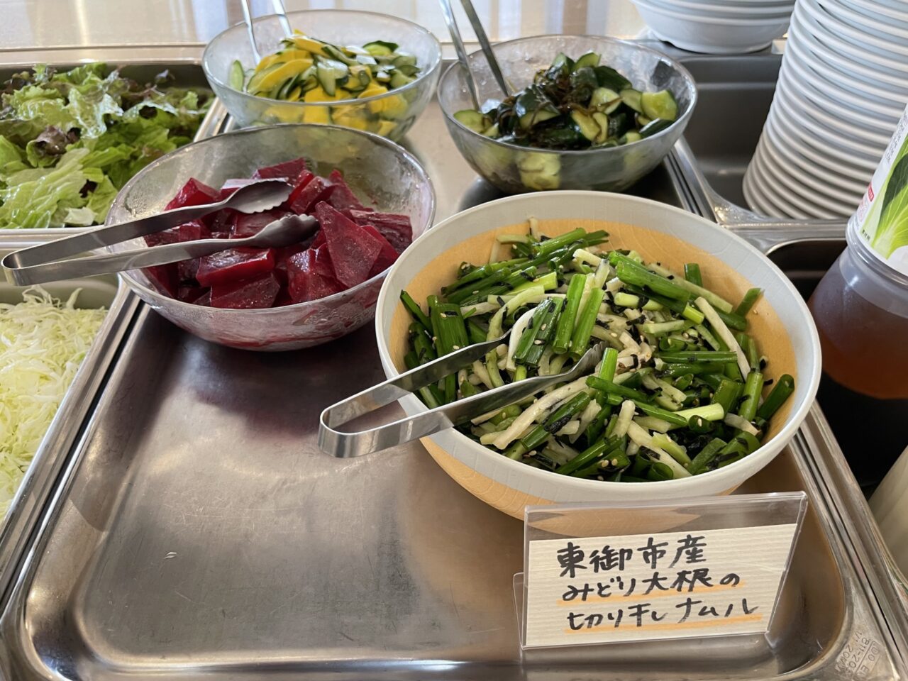 東御市産の野菜のサラダ