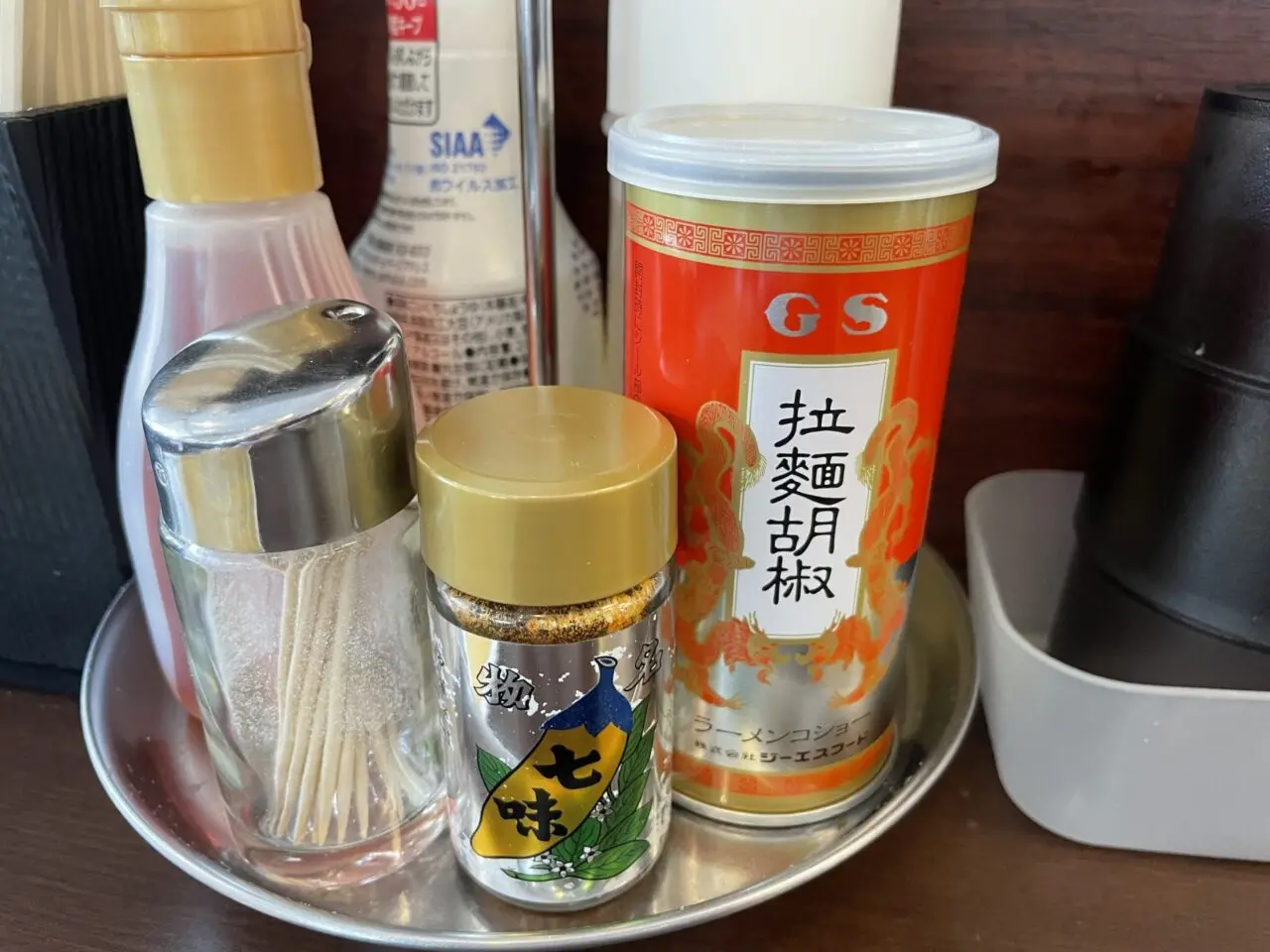 卓上の調味料類