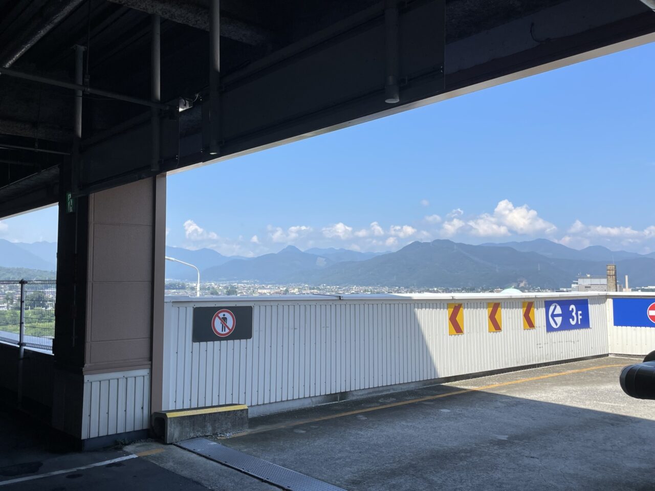 駐車場3Fから上田橋方面の眺望