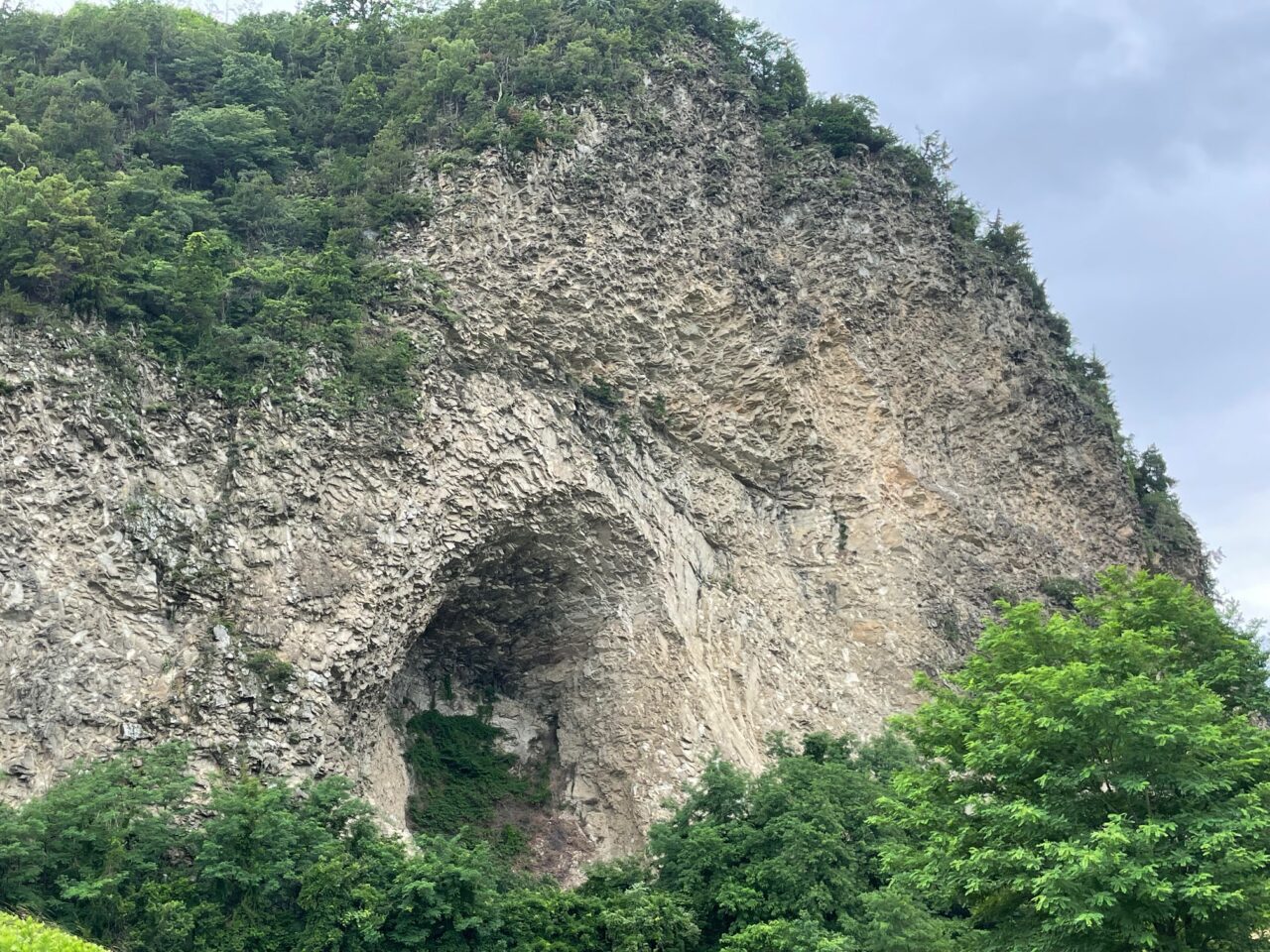 岩鼻