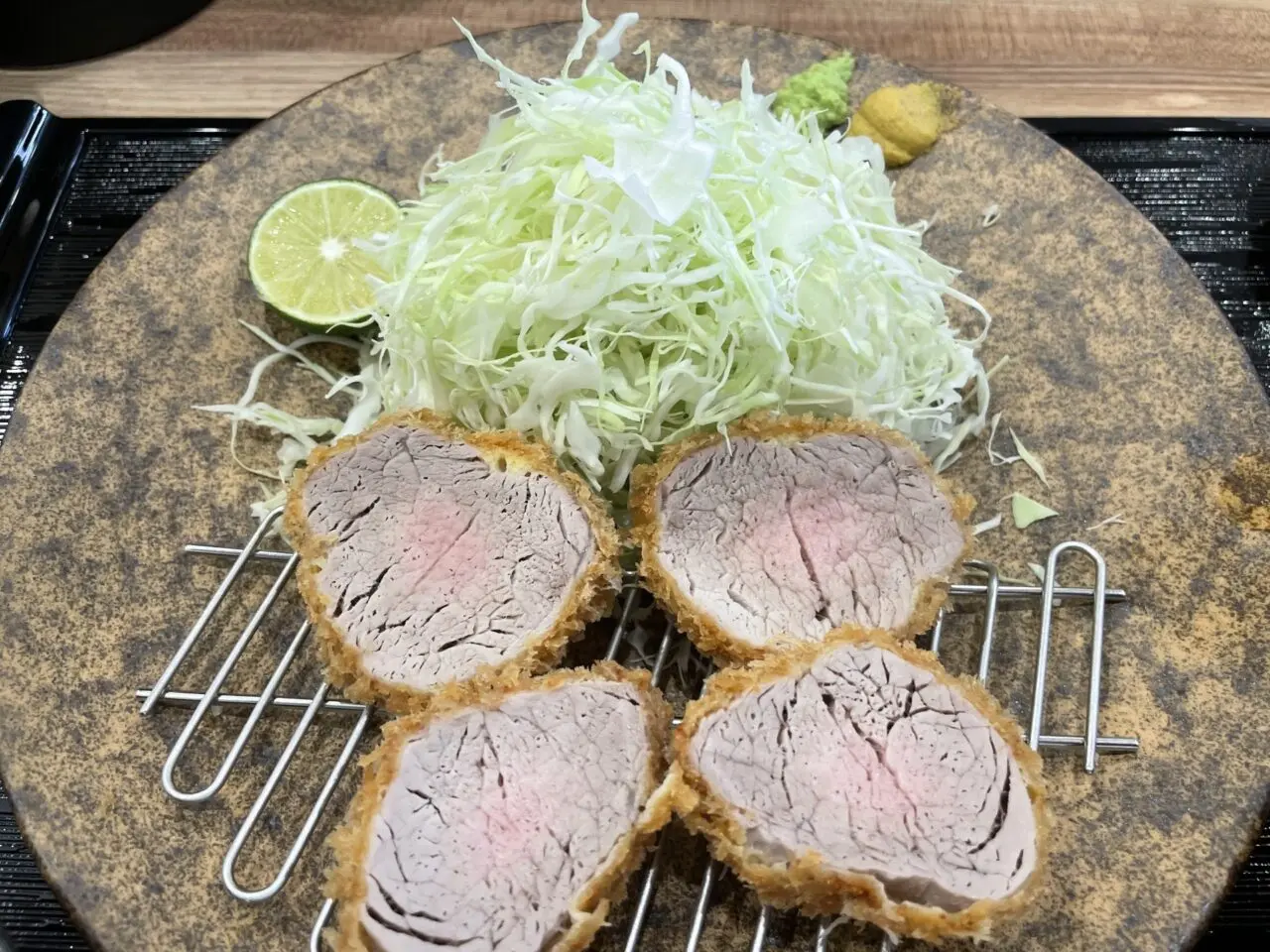 シャ豚ブリアンカツ定食