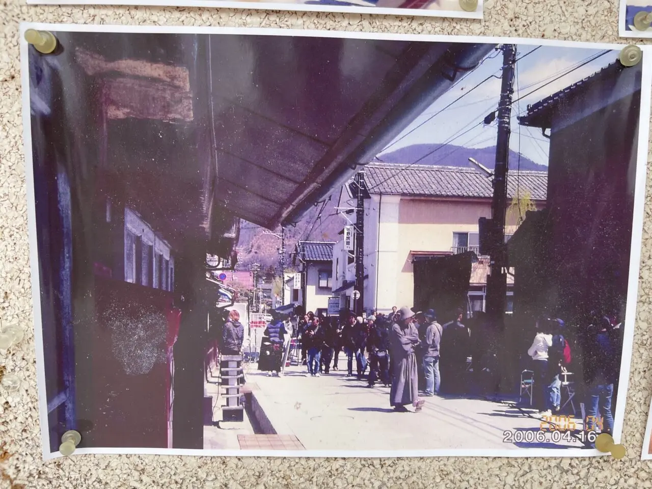 森文の前でのロケ