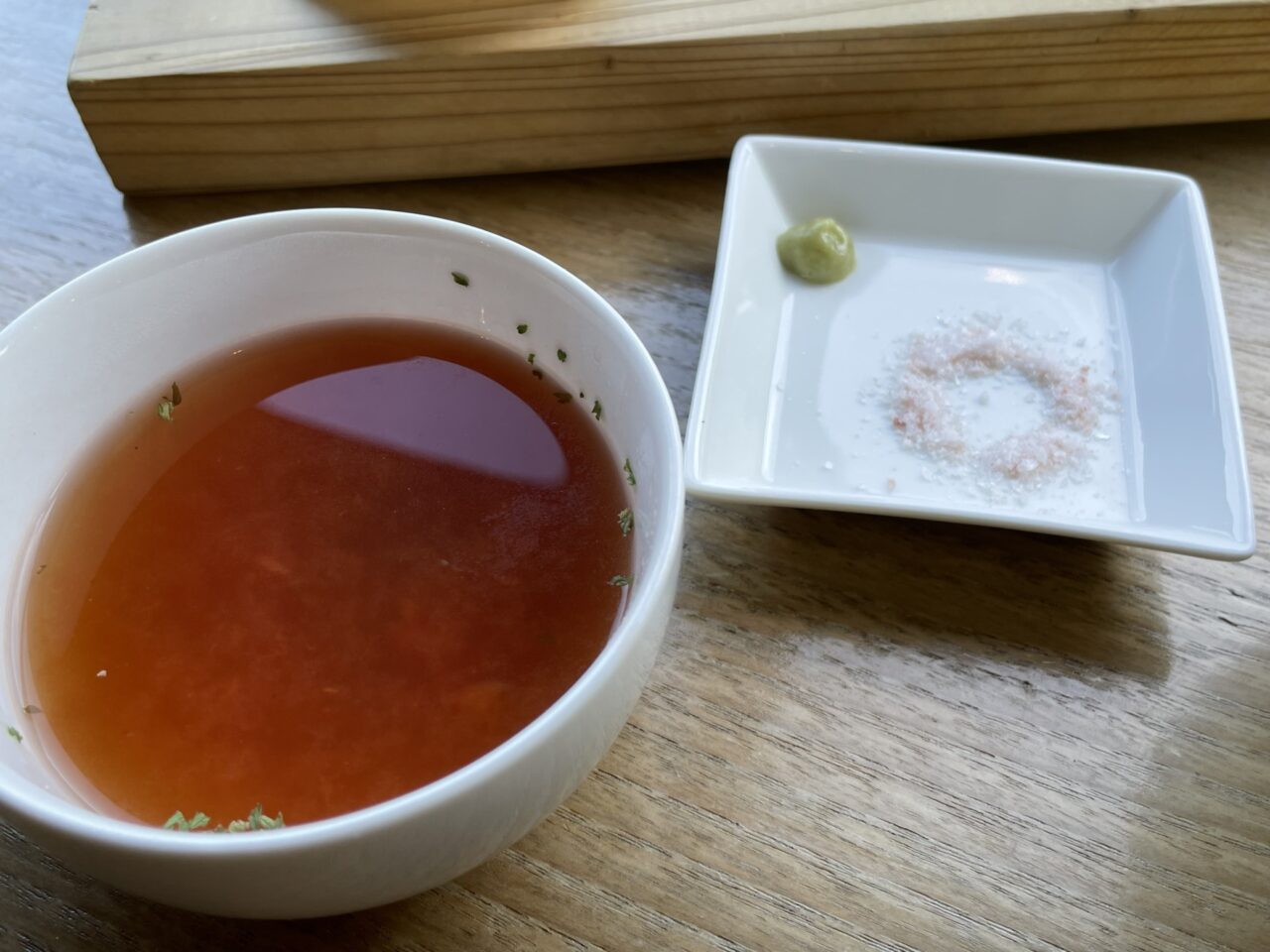 スープ、岩塩、わさび