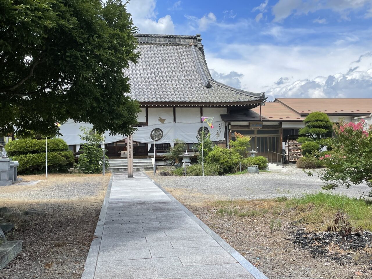 正念寺の境内