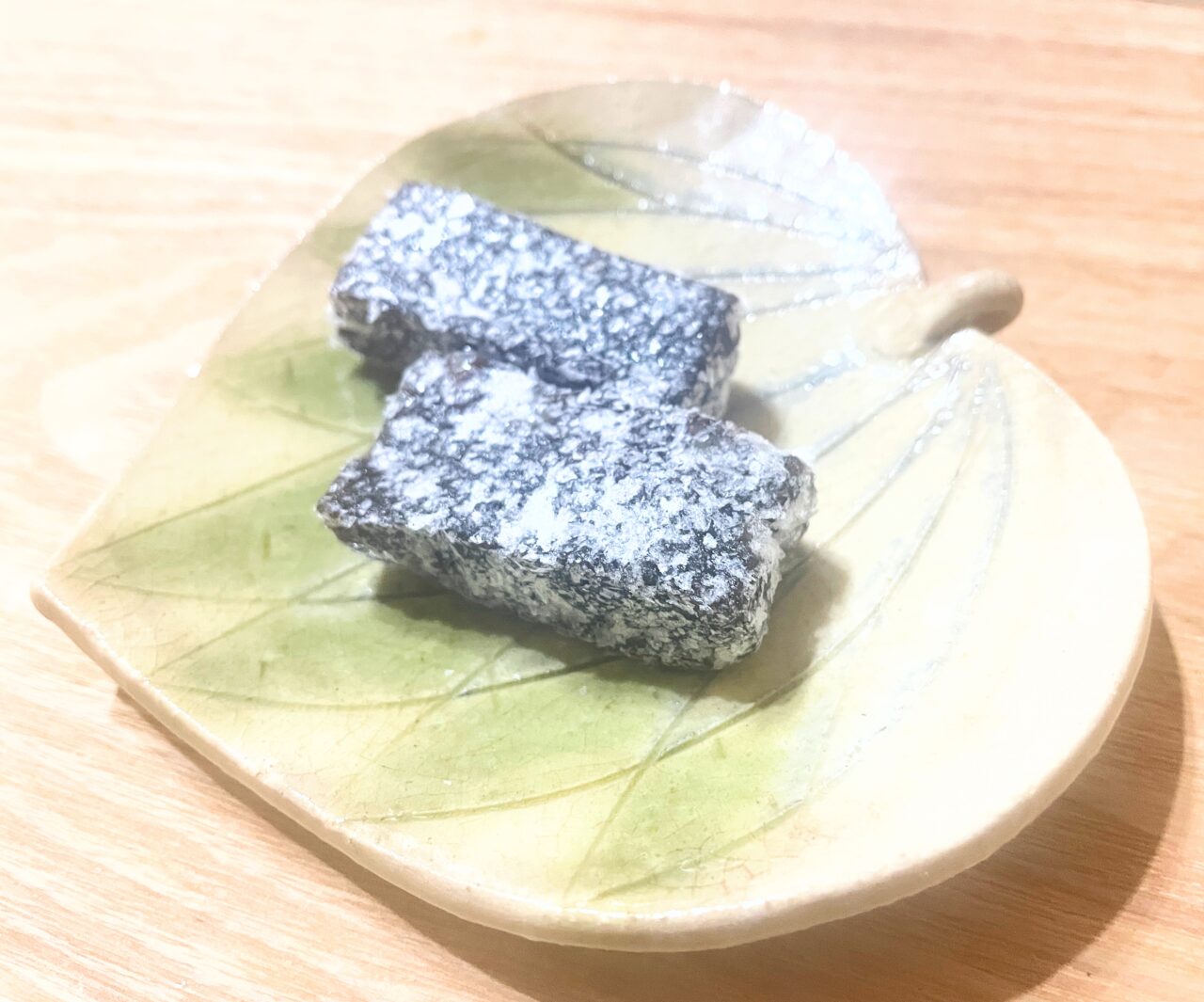 島屋菓子舗の黒胡麻くるみ餅