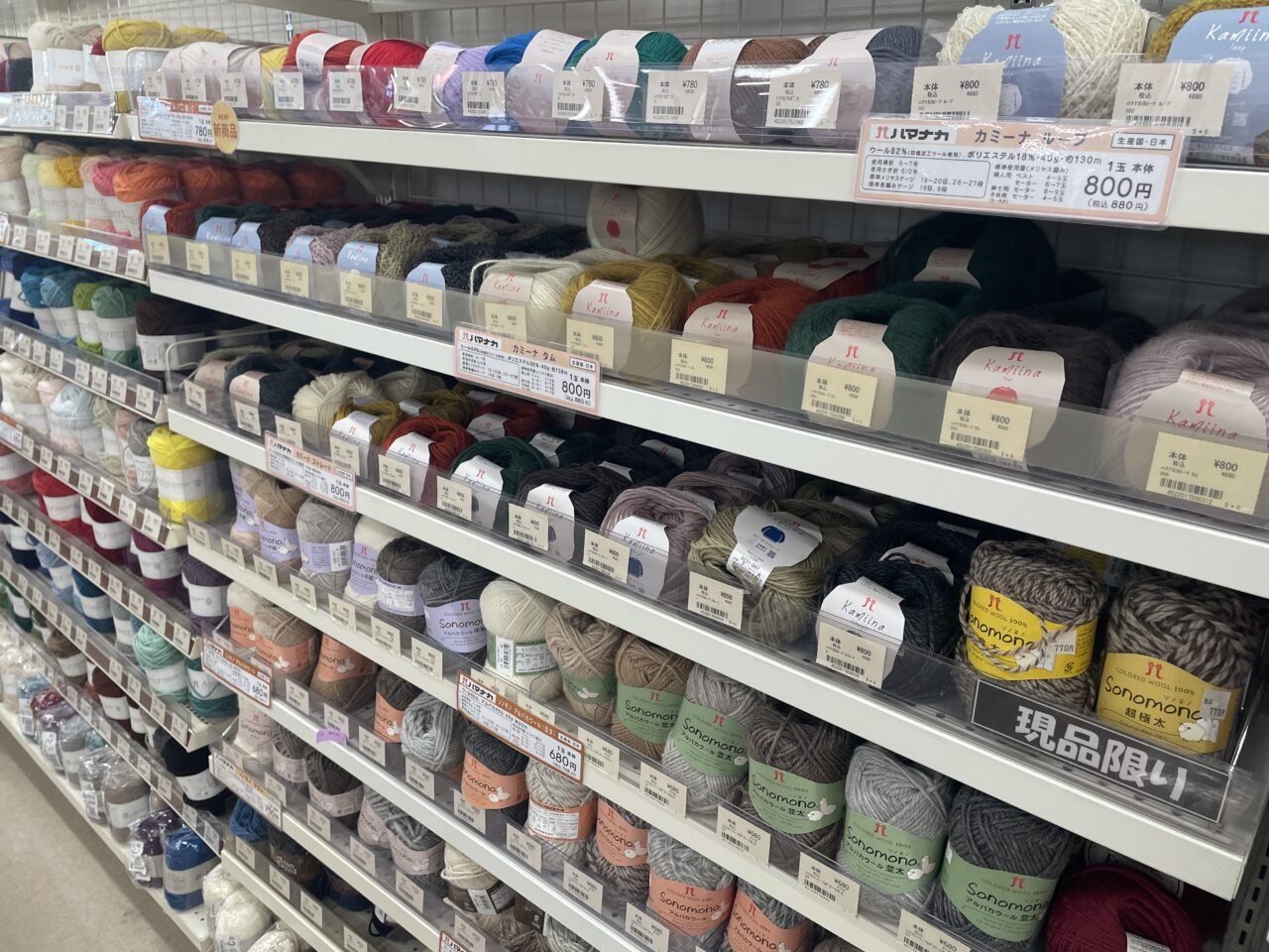 クラフトハートトーカイ上田の毛糸の棚
